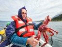 Pescador con centolla