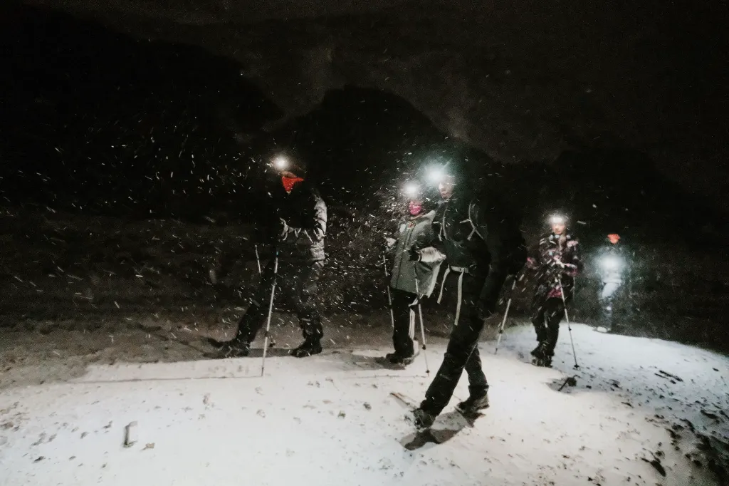 caminata con crampones martial noche.webp